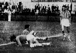 1940.06.23 - Taça Columbia Pictures - Britania 2 x 4 Grêmio - Mais uma defesa de Laio.png