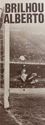 1968.10.12 - Botafogo 0 x 1 Grêmio - Alberto defende o pênalti cobrado por Carlos Roberto.JPG