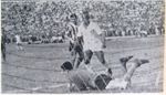 1964.01.19 - Campeonato Brasileiro (Taça Brasil) - Santos 4 x 3 Grêmio - 05 - Alberto, Pelé e Valério.jpg