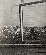 1958.09.28 - Amistoso - Grêmio 4 x 0 Santos - Juarez marca o primeiro gol.PNG