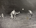 1957.02.28 - Campeonato Gaúcho - Grêmio 3 x 1 Pelotas - Airton afasta o perigo.PNG