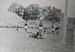 1957.07.28 - Campeonato Citadino - Internacional 1 x 1 Grêmio - Sérgio quase se atrapalha.PNG