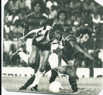 Arquivo:1975.11.19 - Flamengo 1 x 0 Grêmio.jpg