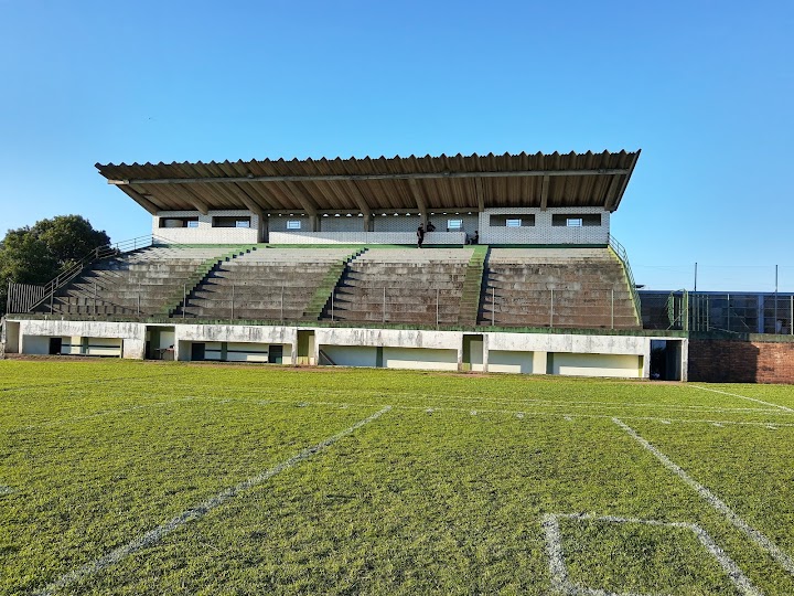 Arquivo:Estádio do Serrano.jpg