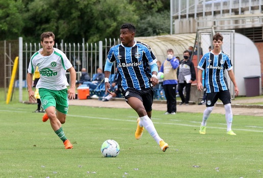 Arquivo:2020.10.27 - Grêmio 7 x 0 Chapecoense (Sub-17) - imagem jogo.jpg