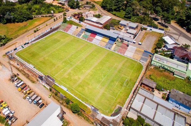 Arquivo:Estádio Antônio David Farina.jpg