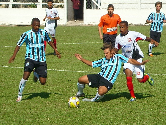 Arquivo:2012.03.31 - Tamoio de Viamão 2 x 1 Grêmio (Sub-17).1.jpg