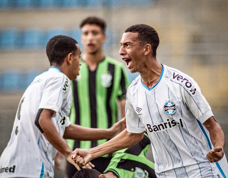 Arquivo:2020.11.10 - América-MG 3 x 5 Grêmio (Sub-17) - imagem jogo.jpg