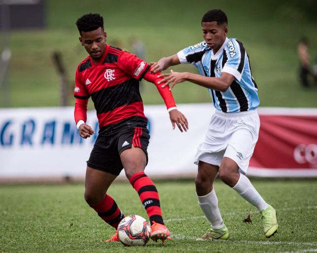 Arquivo:2021.09.30 - Grêmio 0 x 1 Flamengo (Sub-16).foto.png