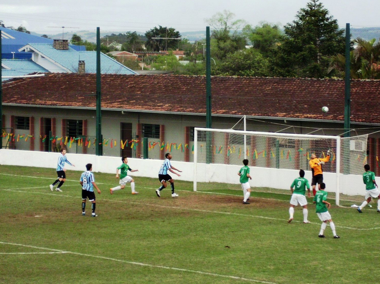 Arquivo:2011.09.24 - 15 de Novembro 0 x 3 Grêmio (Sub-17).foto.png