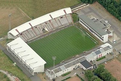 Arquivo:Estádio Bosuil.jpg