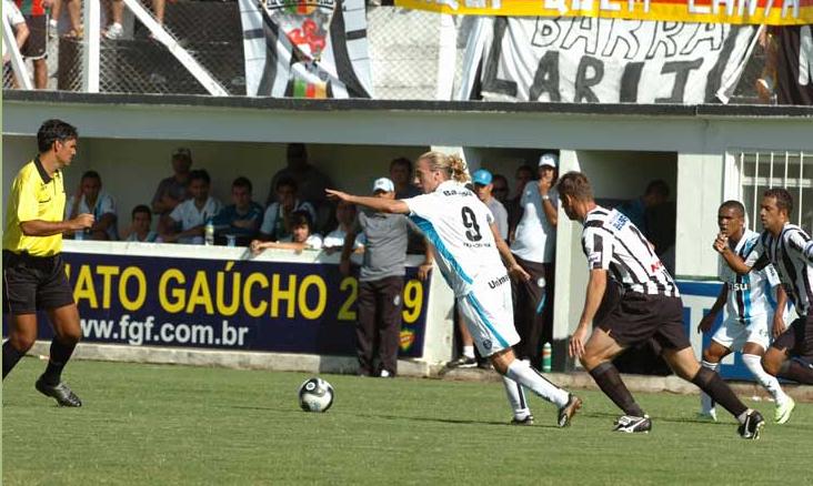 Arquivo:2009.03.08 - Santa Cruz-RS 3 x 2 Grêmio.2.jpg
