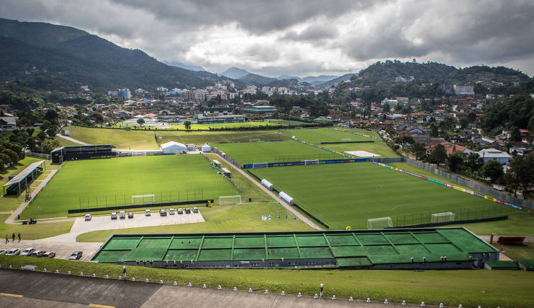 Arquivo:Centro de Treinamento Granja Comary.png