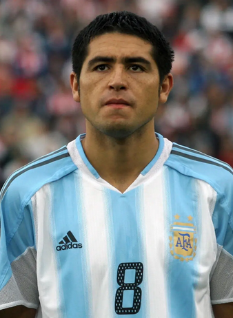 Arquivo:Juan Román Riquelme.png