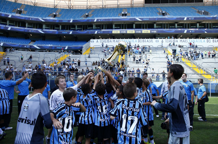Arquivo:2014.11.28 - Grêmio 2 x 1 São José (Sub-11).foto.png