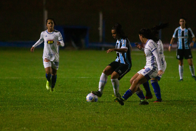 Arquivo:2021.04.21 - Grêmio 2 x 1 Cruzeiro (feminino).1.png