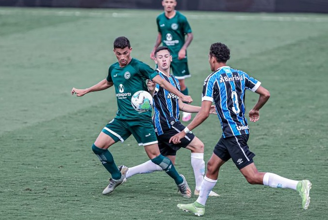 Arquivo:2020.11.25 - Goiás 3 x 2 Grêmio - imagem jogo.jpg