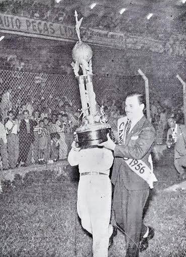 Arquivo:Taça Campeonato gaucho 1956.jpg