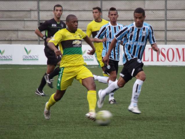 Arquivo:2011.10.04 - Grêmio 3 x 1 Cerâmica (B).foto1.jpg