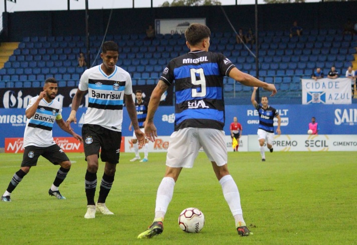 Arquivo:2018.04.14 - Atlético Tubarão 0x 1 Grêmio (B) - imagem jogo.jpg
