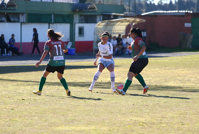 Arquivo:2019.08.25 - Brasil de Farroupilha (feminino) 0 x 2 Grêmio (feminino).3.png
