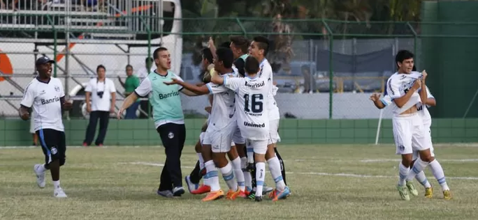 Arquivo:2015.01.20 - Grêmio 2 x 2 Atlético Mineiro (Sub-15).2.png