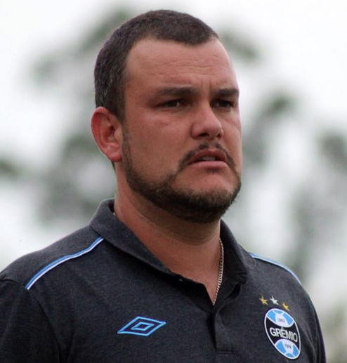 Arquivo:Luiz Gabardo Junior Treinador.png