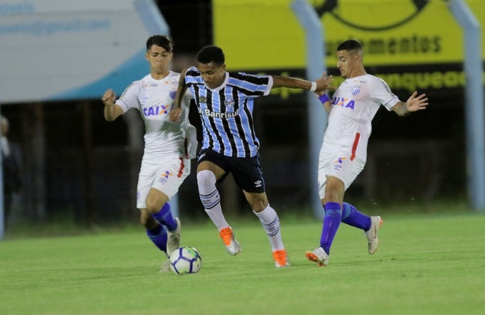 Arquivo:2018.10.11 - Grêmio 2 x 1 Avaí (Sub-17) - imagem jogo.jpg