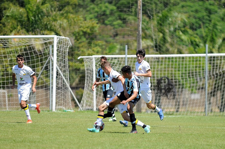Arquivo:2021.10.25 - Criciúma 0 x 1 Grêmio (Sub-15).foto1.png