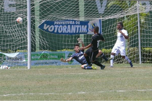 Arquivo:2016.01.17 - Grêmio 1 x 2 Botafogo (Sub-15).foto.png