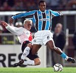 2002.04.24 - Copa Libertadores - River Plate 1 x 2 Grêmio - Foto 04 - O Sul - Fabian Gredillas.jpg