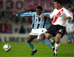2002.04.24 - Copa Libertadores - River Plate 1 x 2 Grêmio - Foto 02 - AFP.jpg