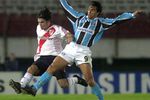 2002.04.24 - Copa Libertadores - River Plate 1 x 2 Grêmio - Foto 03 - Olé.jpg