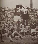 1968.11.24 - Campeonato Brasileiro - Grêmio 0 x 0 Internacional - Lance do jogo 5.JPG
