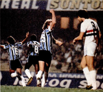 13-08-1982 - São Paulo 2 x 2 Grêmio - Foto Lemyr Martins-Placar.png