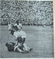 1964.01.19 - Campeonato Brasileiro (Taça Brasil) - Santos 4 x 3 Grêmio - 09 - Pelé no gol.jpg