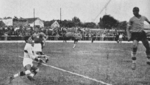 1939.05.28 - Torneio Relâmpago - Grêmio 2 x 3 Internacional - Júlio defende a cabeçada de César.png