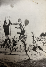 1957.02.26 - Campeonato Gaúcho - Pelotas 1 x 2 Grêmio - Confusão na área do Pelotas.PNG