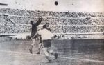 Nacional 1 x 3 Grêmio -Teotônio recebendo um cruzamento na área do Nacional.jpg