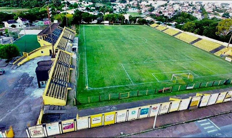 Arquivo:Estádio Pedra Moura.jpg