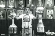 Fábio Koff com as taças conquistadas em 1983 Foto: Mauro Mattos / Agencia RBS