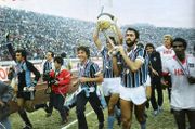 Grêmio Campeão Mundial de Clubes de 1983 Foto de: Masahide Tomikoshi
