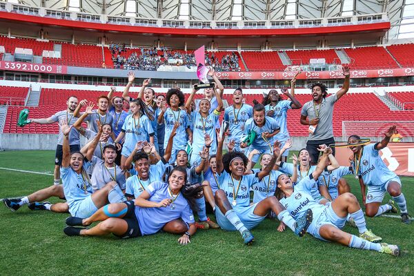 Elenco Campeão do Campeonato Gaúcho de Futebol Feminino de 2018.jpg