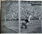 1964.01.19 - Campeonato Brasileiro (Taça Brasil) - Santos 4 x 3 Grêmio - 04 - Gol Paulo Lumumba.jpg