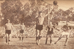 1949.10.30 - Campeonato Citadino - Internacional 0 x 1 Grêmio - Zaga do Grêmio afasta o perigo.png
