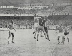 1957.07.21 - Campeonato Citadino - Grêmio 4 x 0 Força e Luz - Confusão na área do goleiro Dóia.PNG