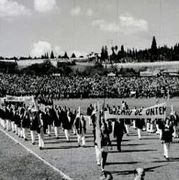 Desfile antes do início do jogo de inauguração