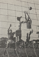 1959.08.16 - Citadino POA - Inter 1 x 2 Grêmio - Henrique é pressionado.PNG