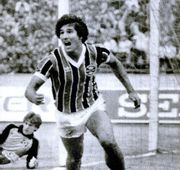 Renato Portaluppi após o gol contra o Hamburgo, no Mundial de Clubes de 1983