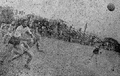1942.04.26 - Campeonato Citadino - Cruzeiro-RS 1 x 0 Grêmio - O goleiro Veliz disputa a bola com Jayme.png